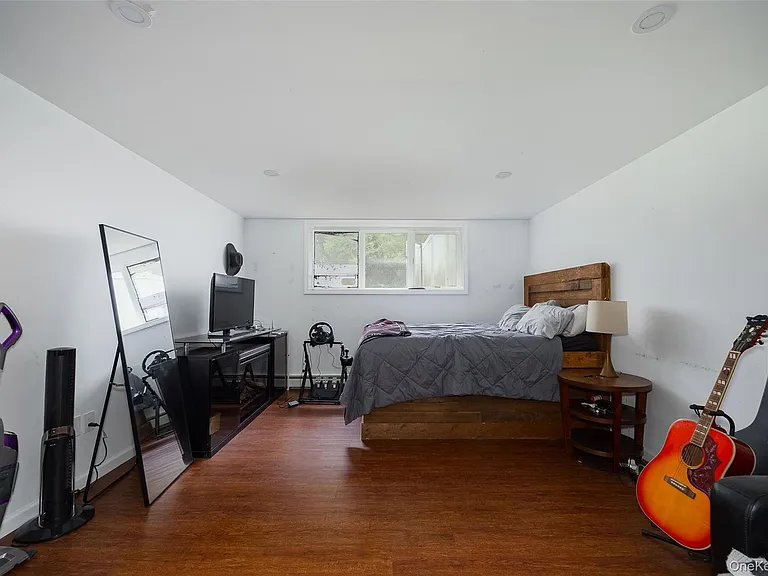 921 W Dover Rd — Photo 24