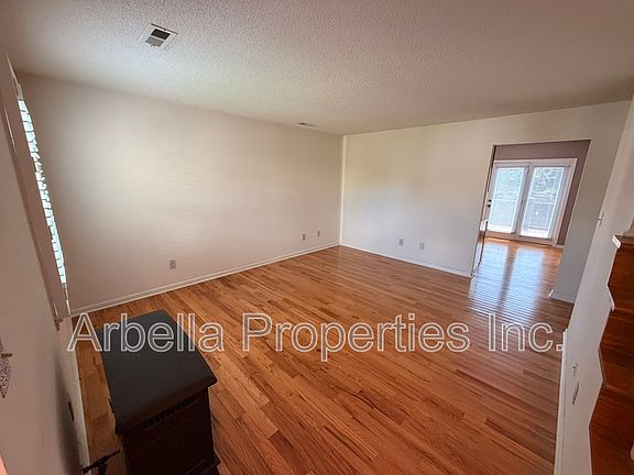 4th image of 215 Radford Dr