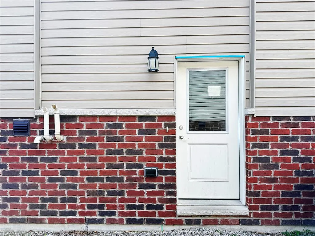 4 bed, $3,600 — Photo 2