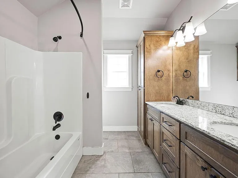1052 Hampton St — Photo 16