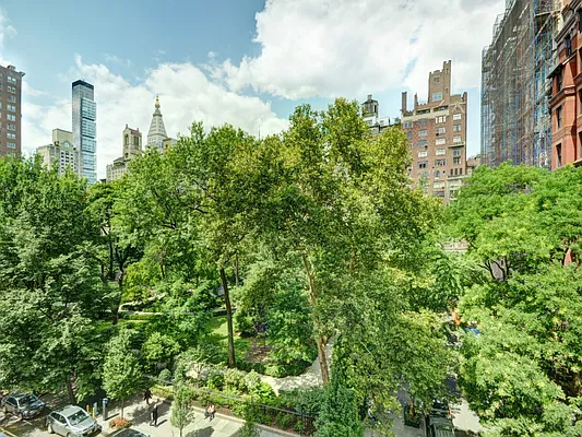 Sold by Sotheby's International Realty | media 16