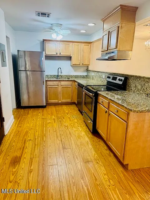 2 bed, 1.5 bath, 1000 sqft, $1,275 — Photo 3