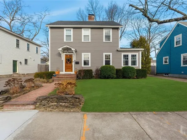 95 Washburn Ave, Rumford, RI 02916