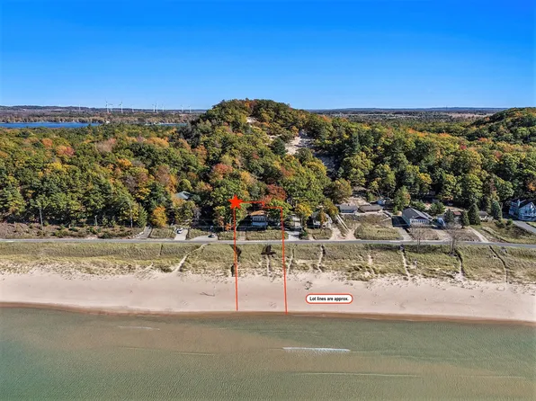 7320 S Montgomery Blvd, Pentwater, MI 49449