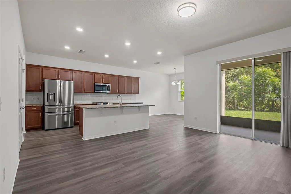 3 bed, 2.5 bath, 2674 sqft, $3,100 — Photo 4