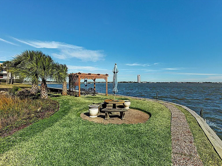 351 Lakeside Ln #201 — Photo 36