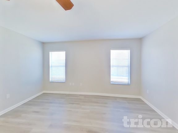 3rd image of 2122 Center Way