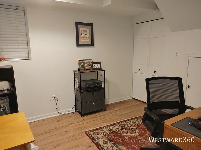 2102 W Belle Plaine Ave #G — Photo 7