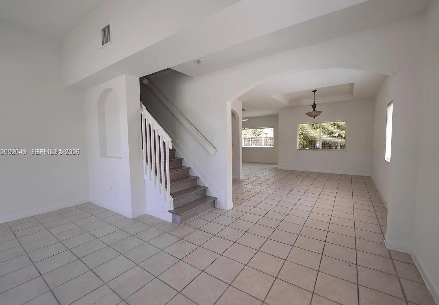 4 bed, $3,800 — Photo 2