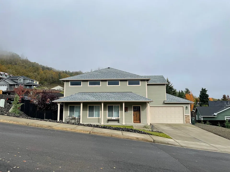 999 SE Golden Eagle Ave
