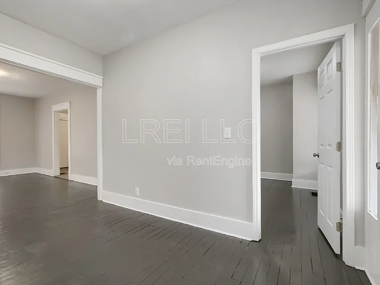 844 S 33rd St — Photo 2