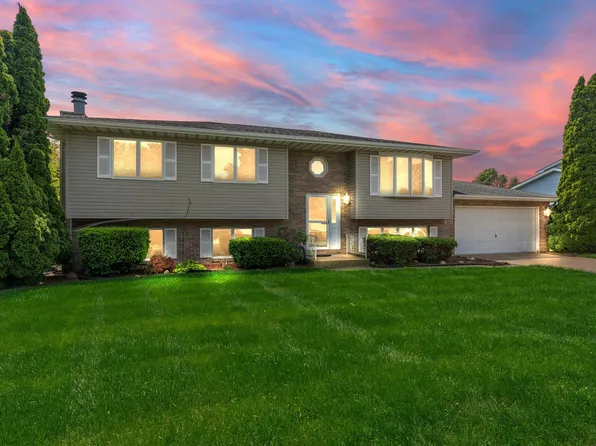1325 W 98th Ave, Crown Point, IN 46307