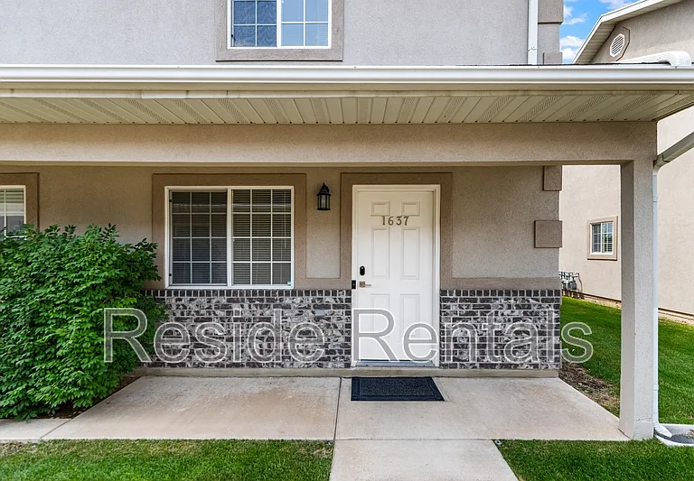 1637 Talon Dr #1 — Photo 1