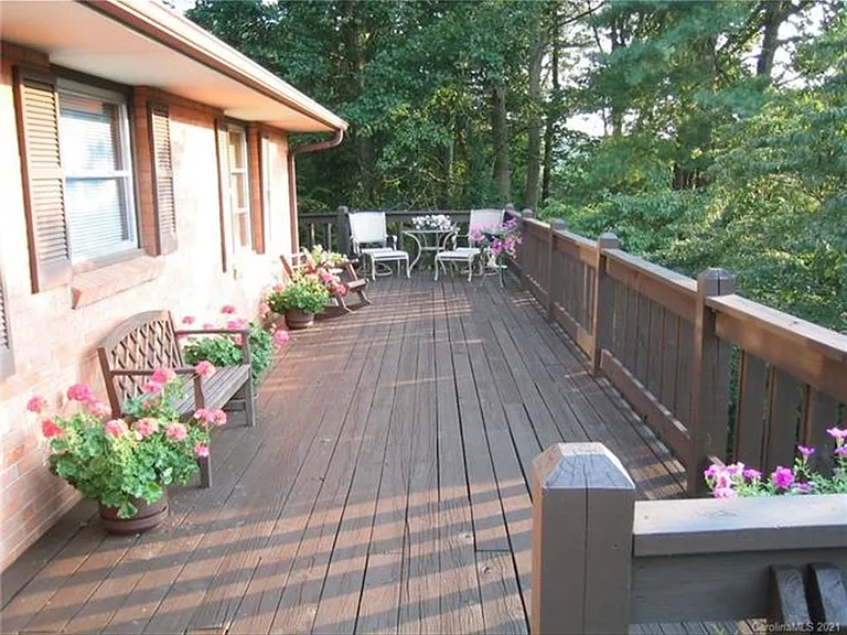 321 Beaverdam Rd — Photo 2