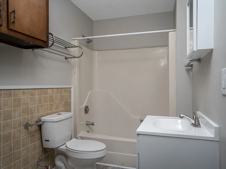 221 W Virginia St #G — Photo 7