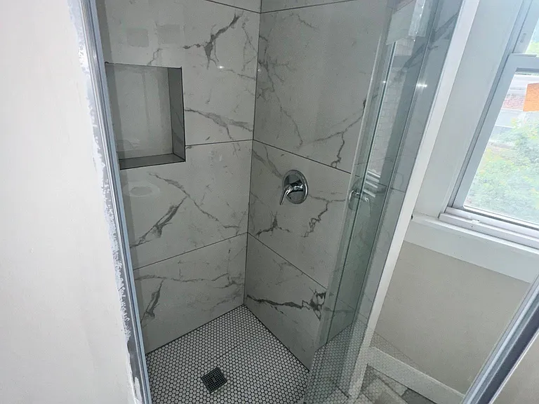 911 6th St NE #2 — Photo 5