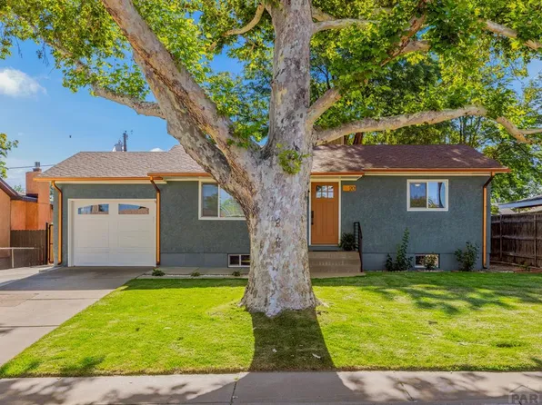 20 Barclay Dr, Pueblo, CO 81005