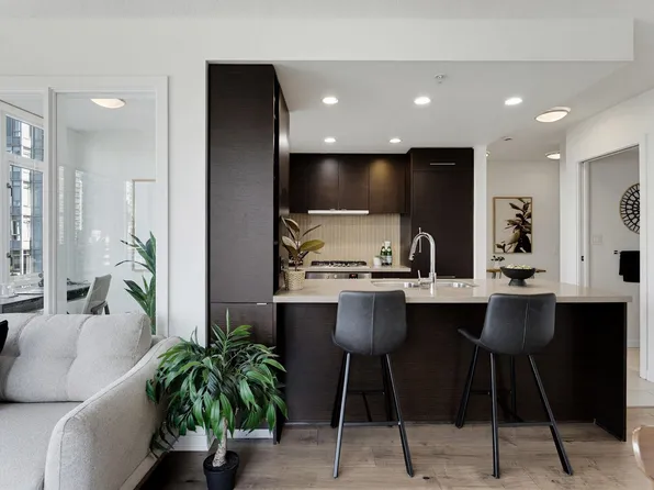 833 Homer St #708, Vancouver, BC V6B 0H4