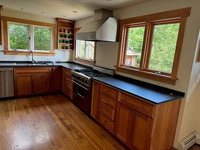 651 College Ave — Photo 13
