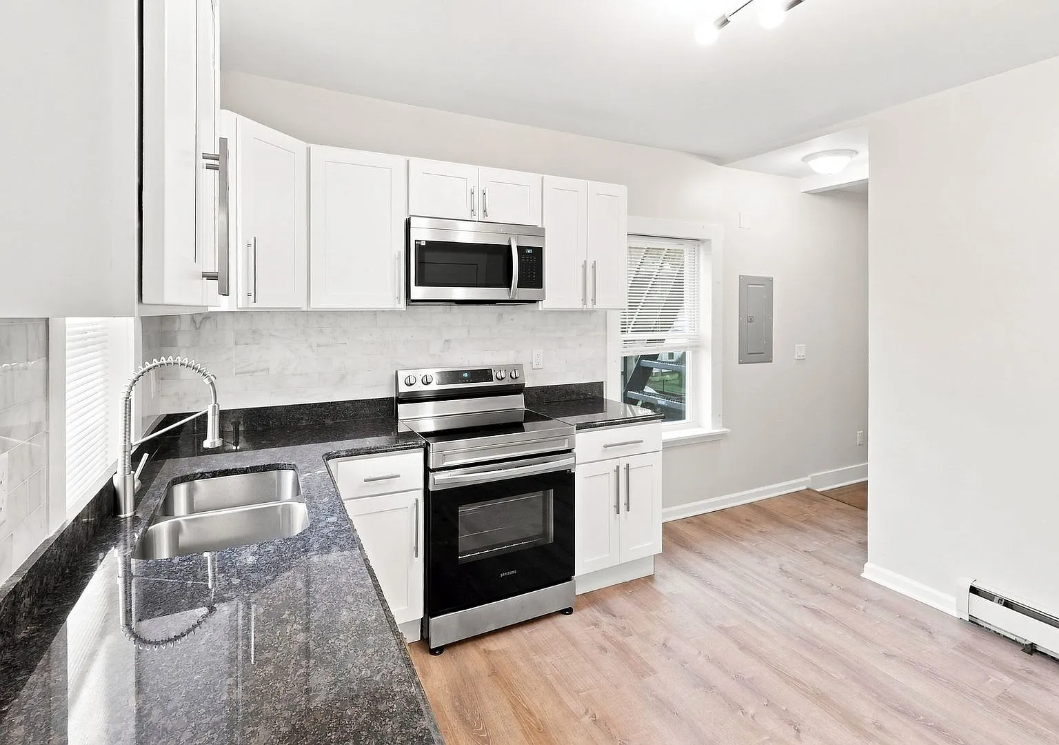 Wooster Sq 2-Bedroom with W/D & Parking — Photo 1