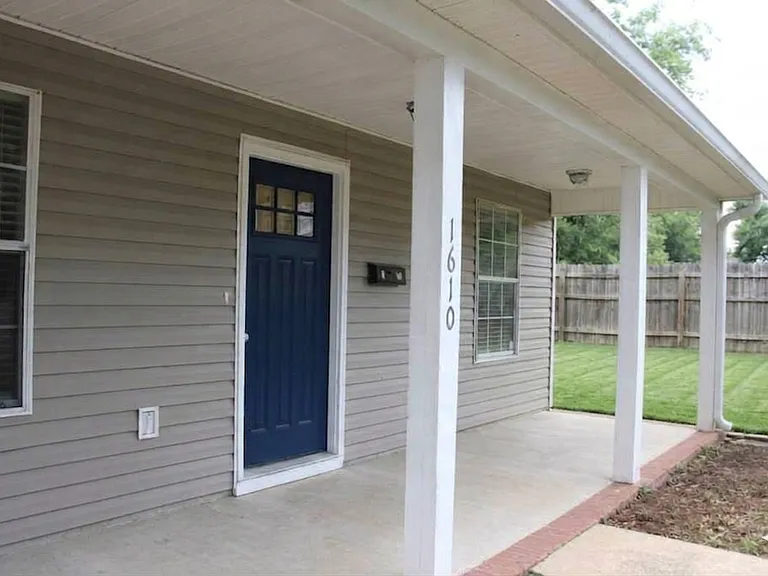 1610 Saxon St — Photo 14