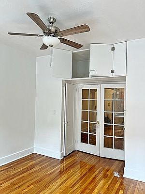 3rd image of 605 E 11th St