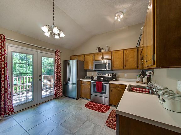 5th image of 110 Riverwood Dr