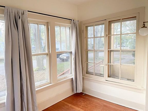 4th image of 1421 Dewey Ave #1