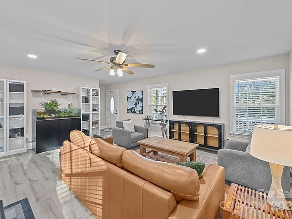 3rd image of 1734 Shadowbrook Dr