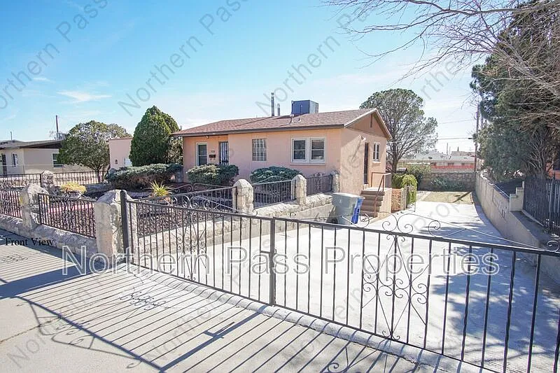 4 bed, 2.0 bath, 1684 sqft, $1,595 — Photo 2