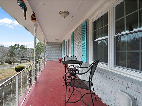 2nd image of 4002 Phylis Pl