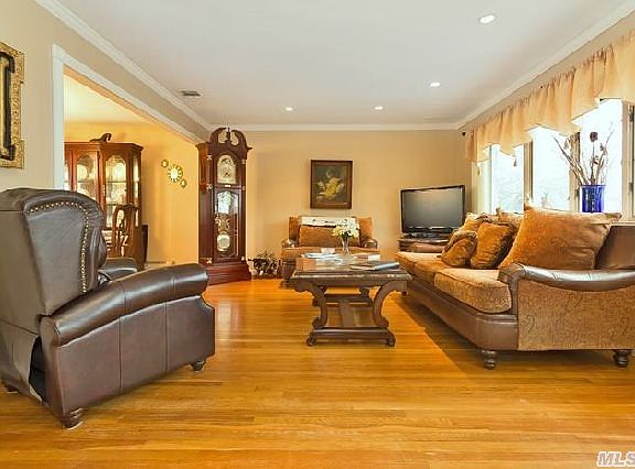 2nd image of 70 Massapequa Ave