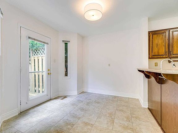 2nd image of 1240 Cottonwood Cres