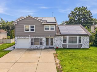 31 Sutton Hill Ln, New Hyde Park, NY 11040