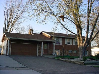835 Regent Dr, Apple Valley, MN, 55124