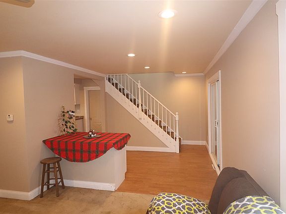 5th image of 440 Sterling St