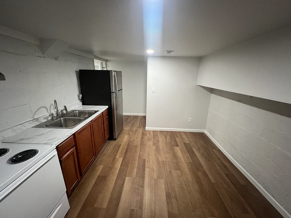 Building Photo - 828 W Scott Ave #B