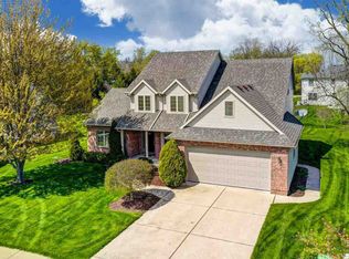 2975 W Country Ln, Monroe, MI 48162