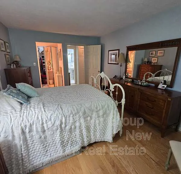 276 Albion St — Photo 22