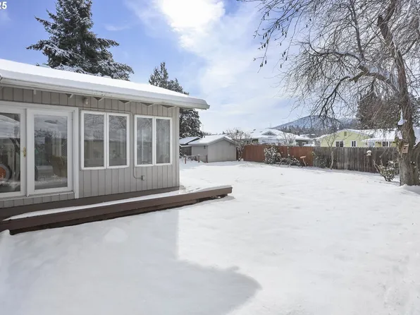 605 Sherman Dr, The Dalles, OR 97058