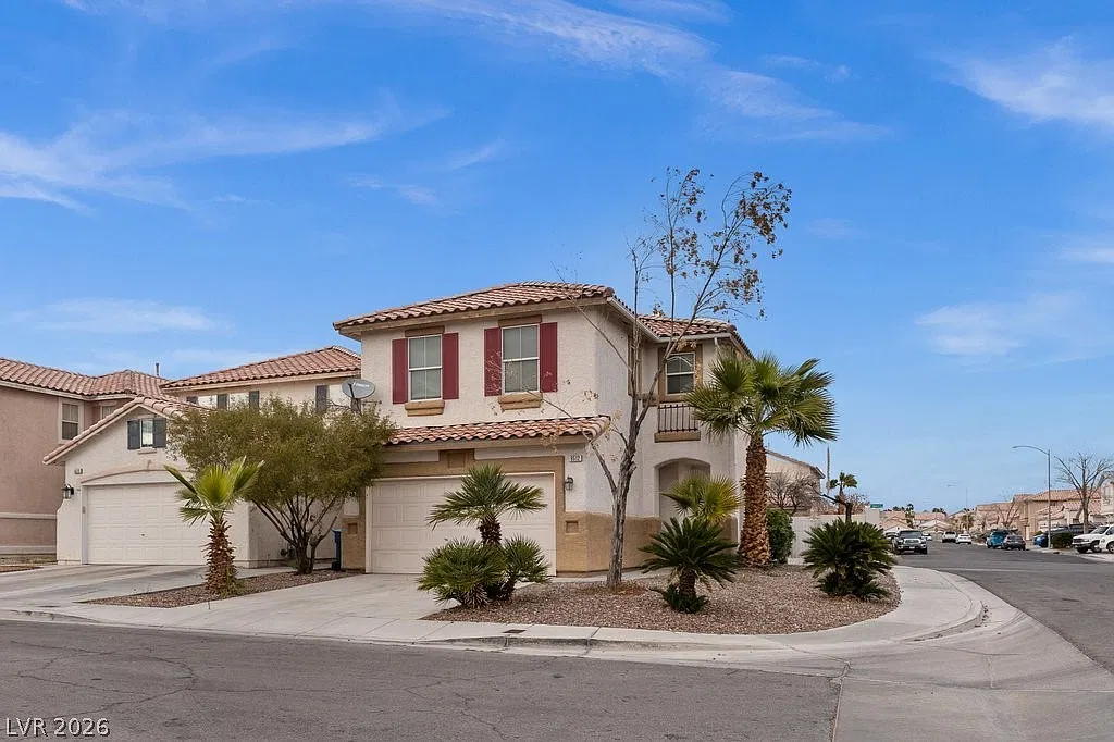 3 bed, 2.5 bath, 1484 sqft, $2,350 — Photo 1