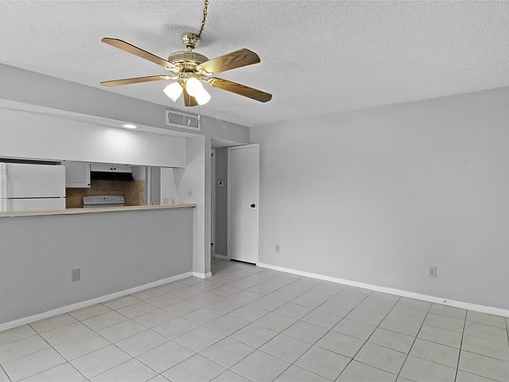 2nd image of 3919 Fairmont Pkwy APT 257