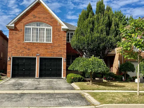 5271 Russell View Rd, Mississauga, ON L5M 5W1