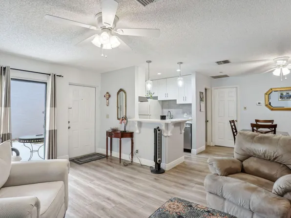 32 Crossings Circle #C, Boynton Beach, FL 33435