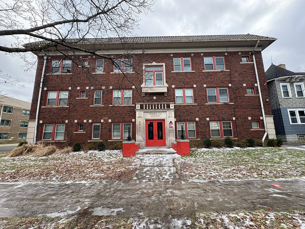 Building Photo - Brooklyn Manor