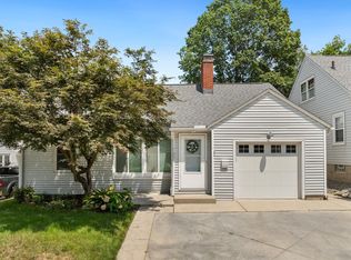 122 W Henderson Rd, Columbus, OH 43214