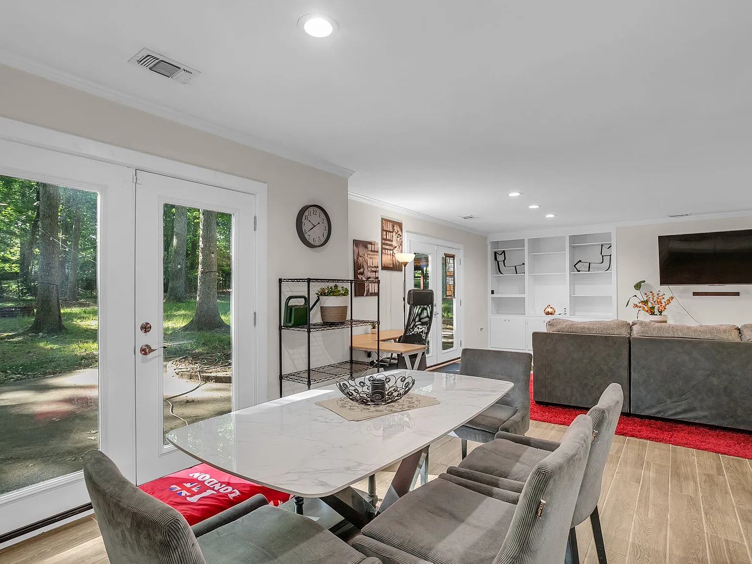 105 Fernande Dr — Photo 1