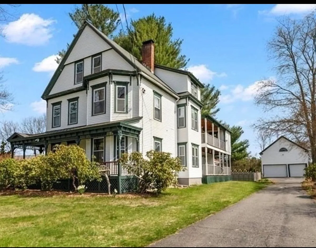 Building Photo - Elm St