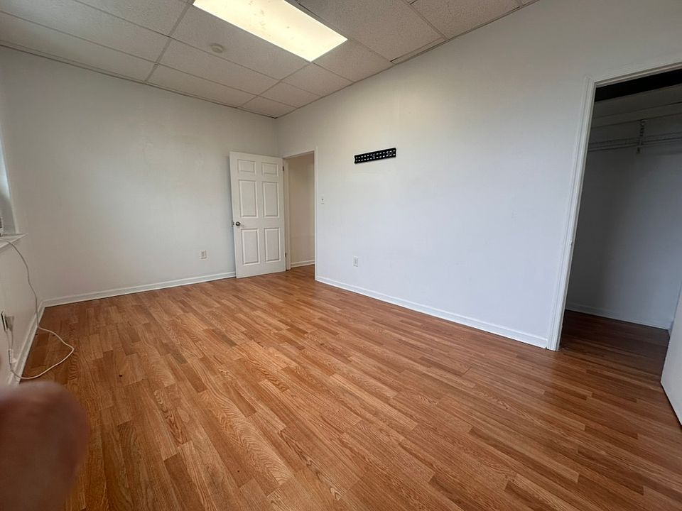MODERN double pained glass windows, large bedroom, spacious WALK IN closet