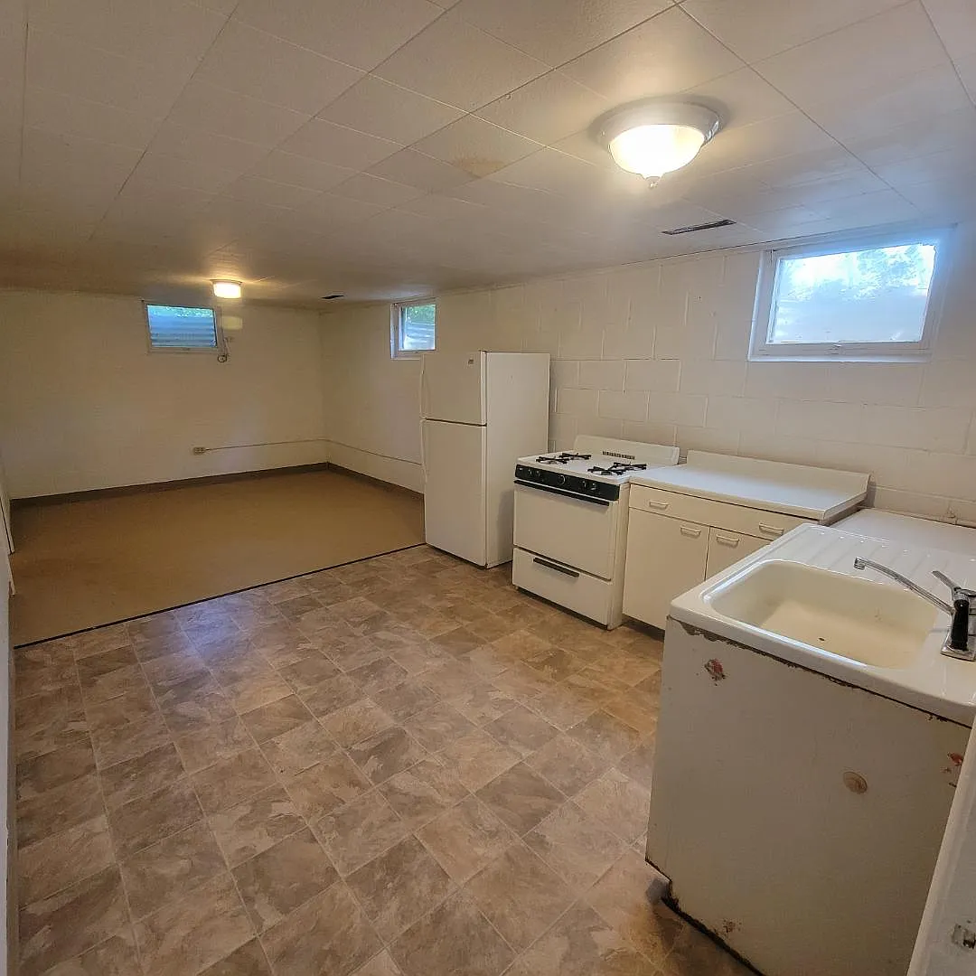 421 1/2 Prentis Avenue — Photo 2
